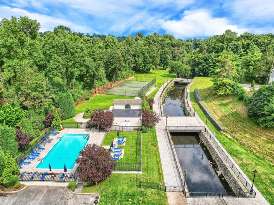 1 Scarsdale Road  #319 Photo 24