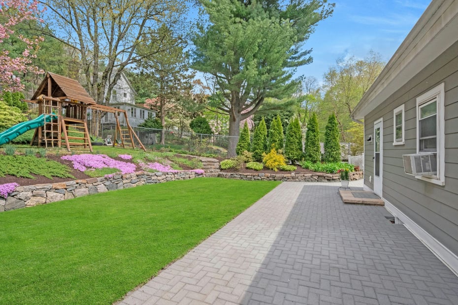 199 Taxter Road Photo 2