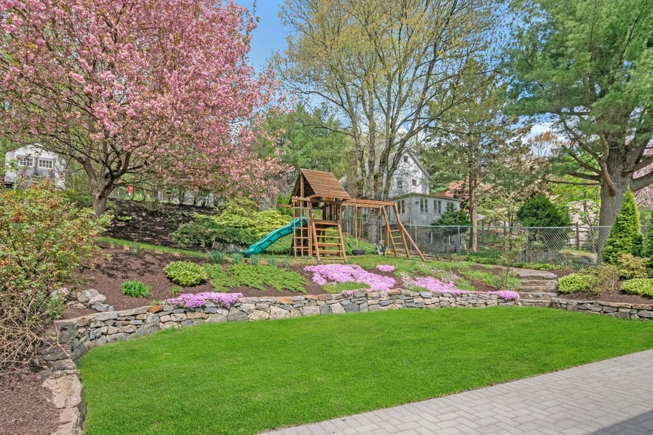199 Taxter Road Photo 3