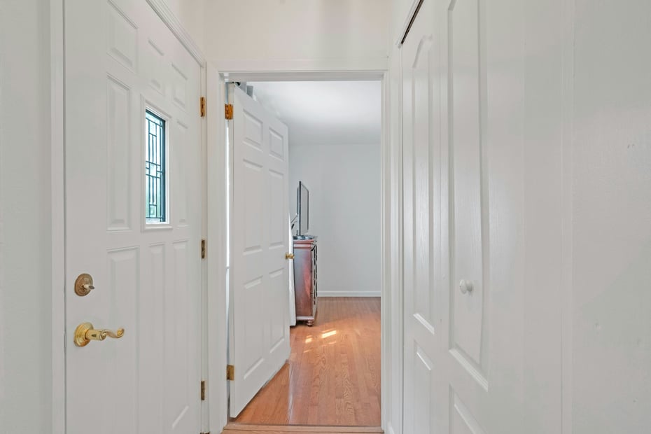 199 Taxter Road Photo 9