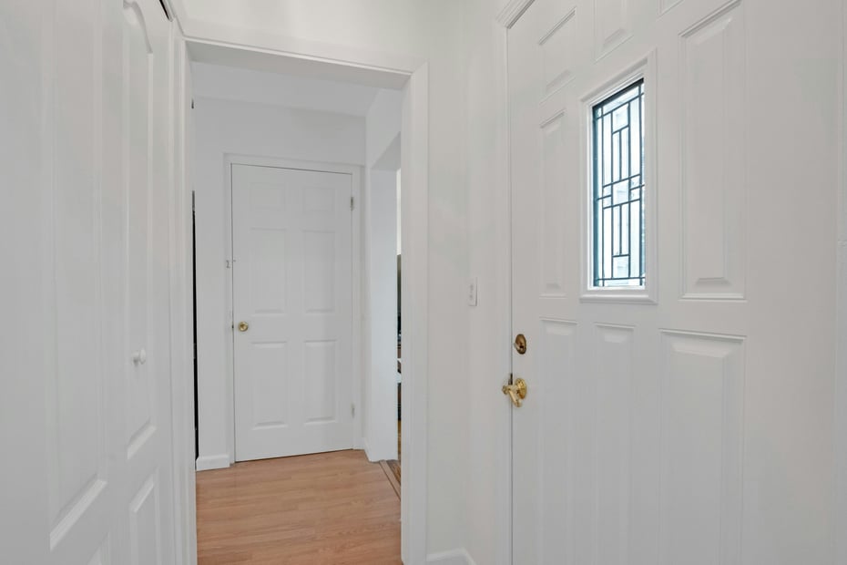 199 Taxter Road Photo 12