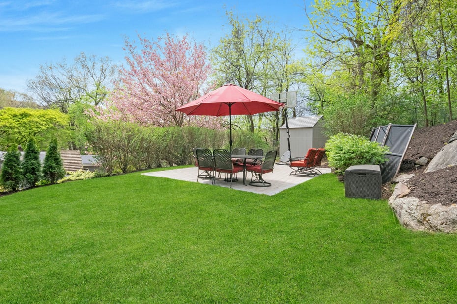 199 Taxter Road Photo 25