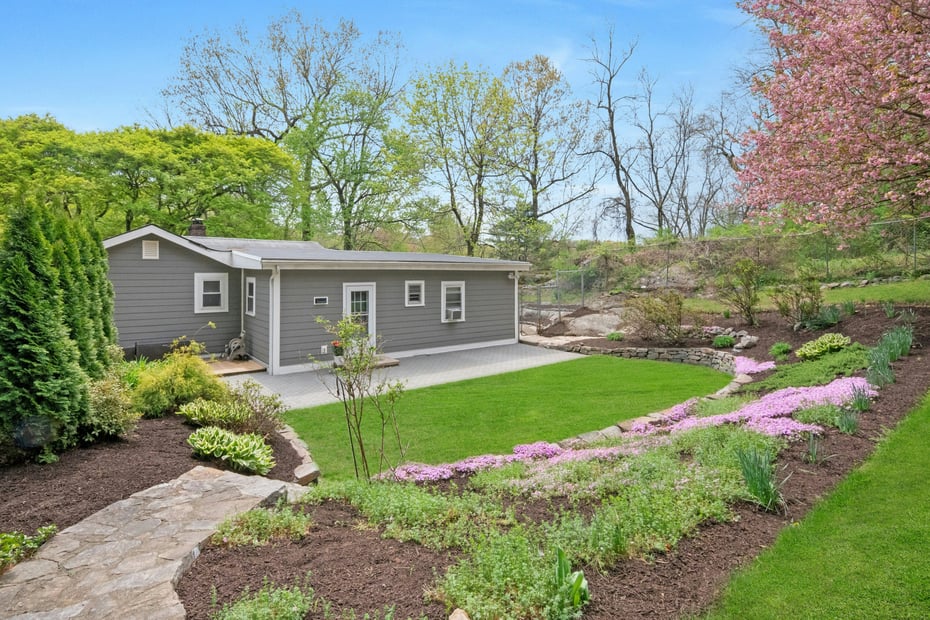 199 Taxter Road Photo 27