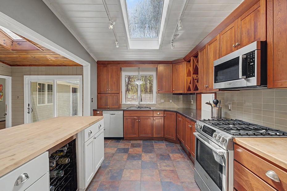 304 Bushy Hill Road Photo 3