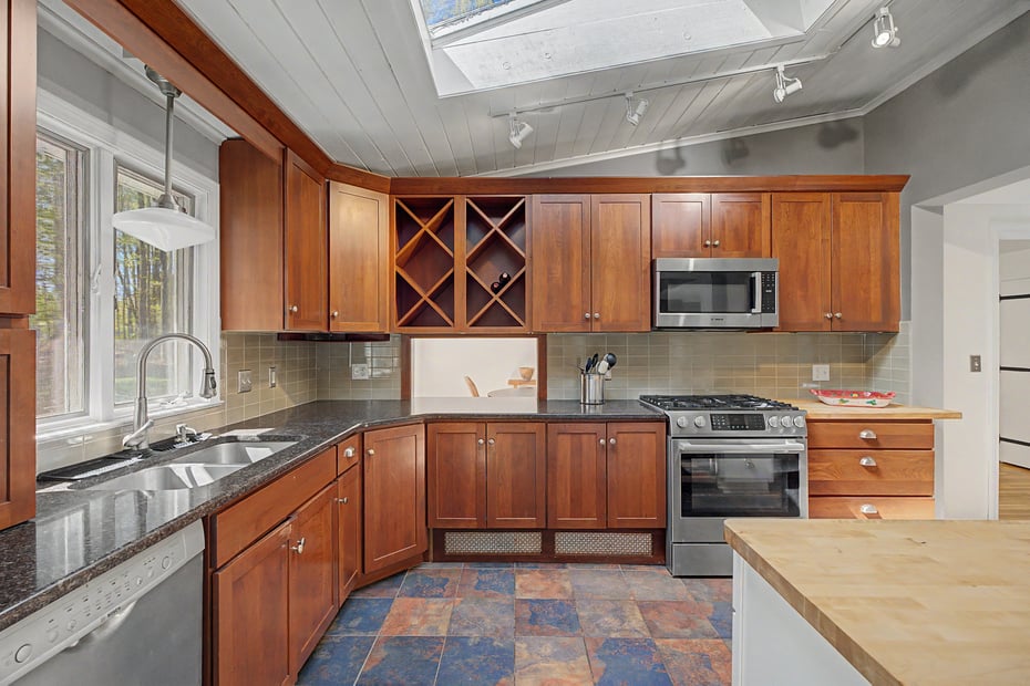 304 Bushy Hill Road Photo 4