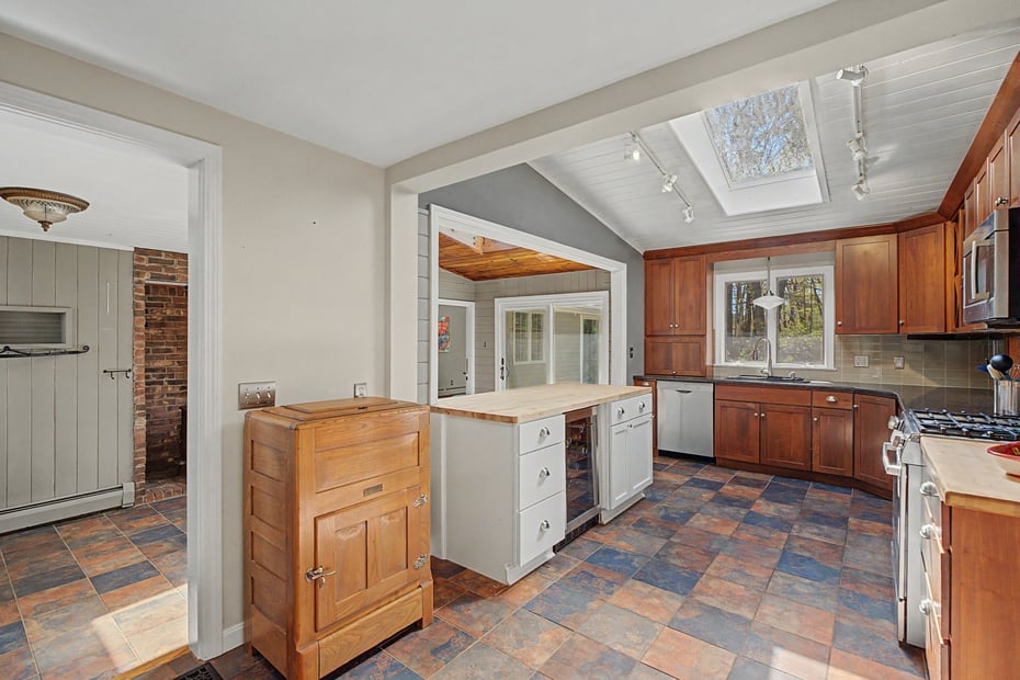 304 Bushy Hill Road Photo 8