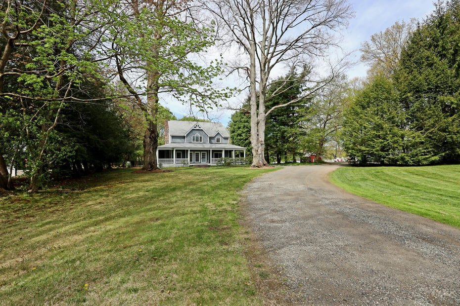 323 Main Street Photo 40