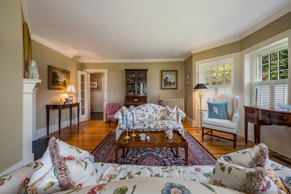 880 Boston Post Road Photo 12