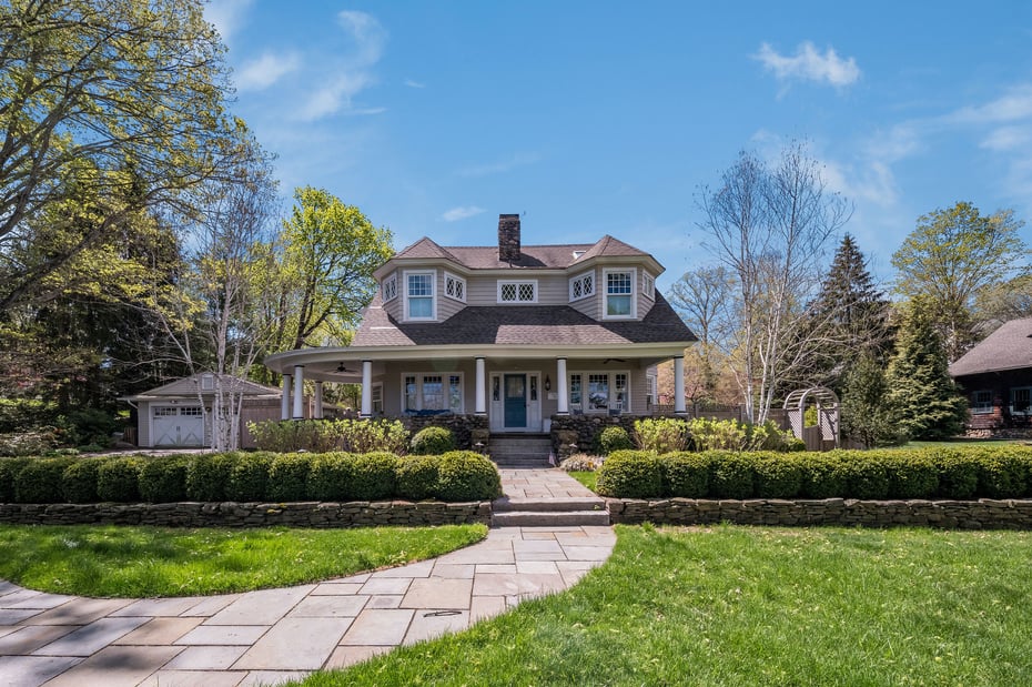 880 Boston Post Road Photo 3