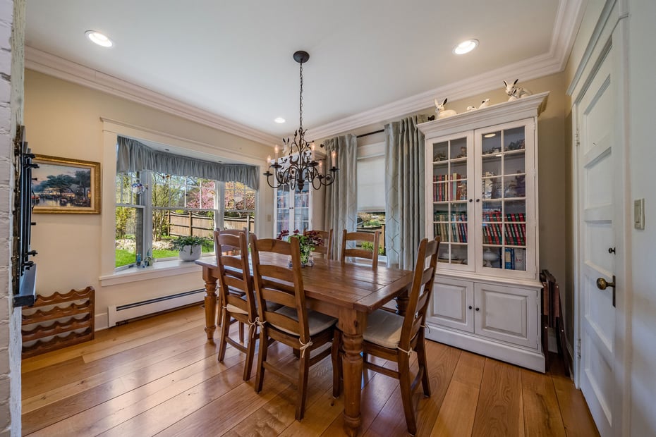 880 Boston Post Road Photo 22