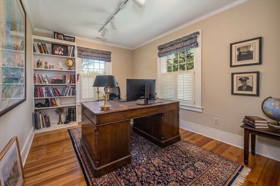 880 Boston Post Road Photo 27