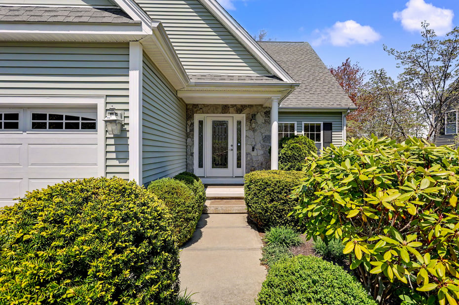 112 Ensign Drive Photo 2