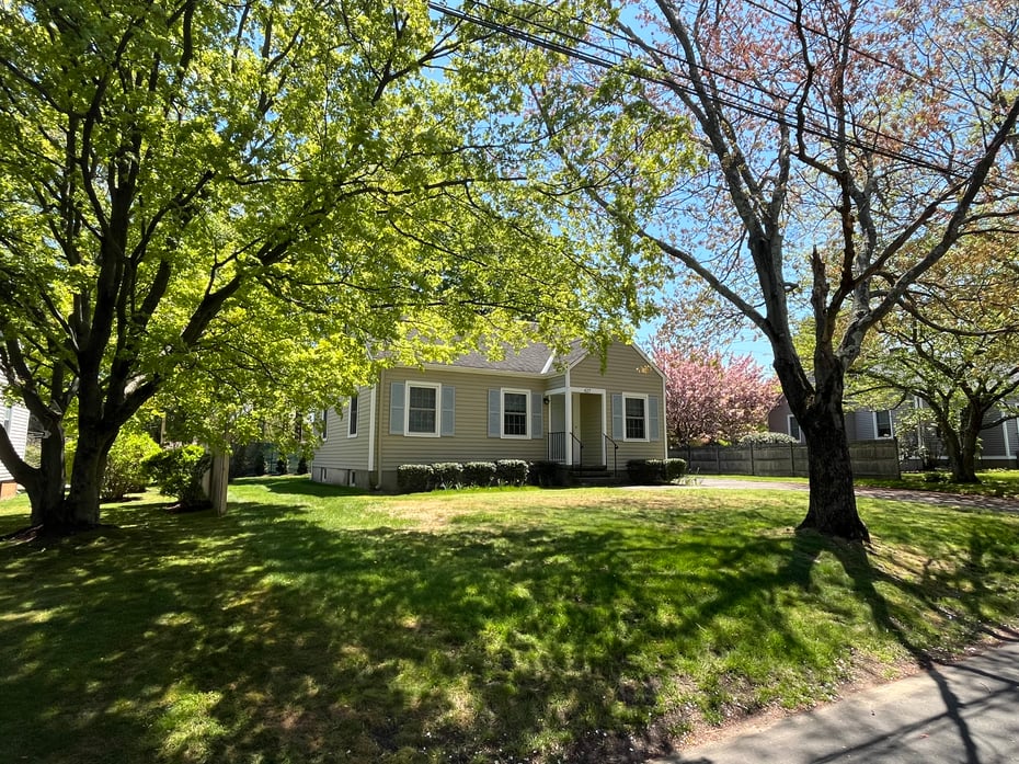 427 Westford Drive Photo 2