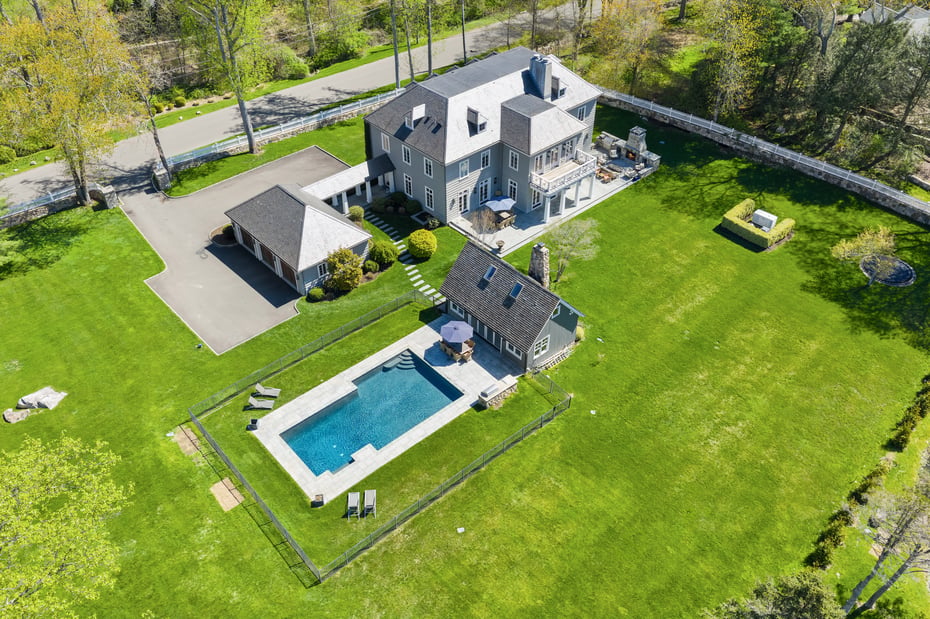 24 Llewellyn Drive Photo 2
