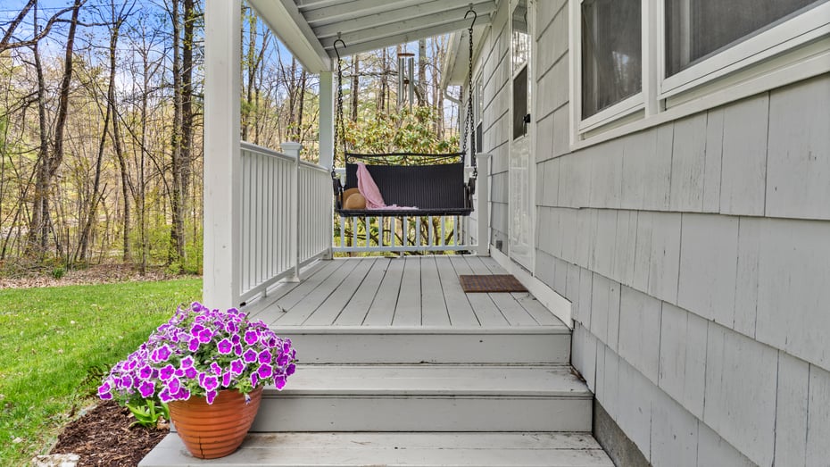 230 Middle Road Photo 2