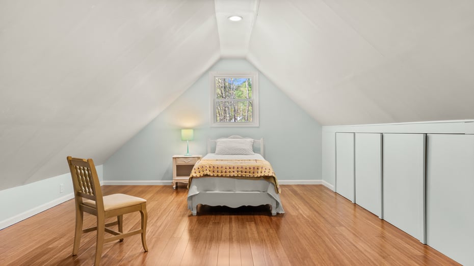 230 Middle Road Photo 15