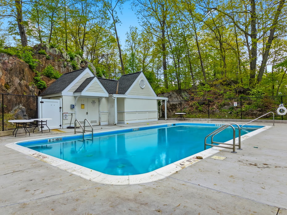 7 Guilford Circle Photo 28