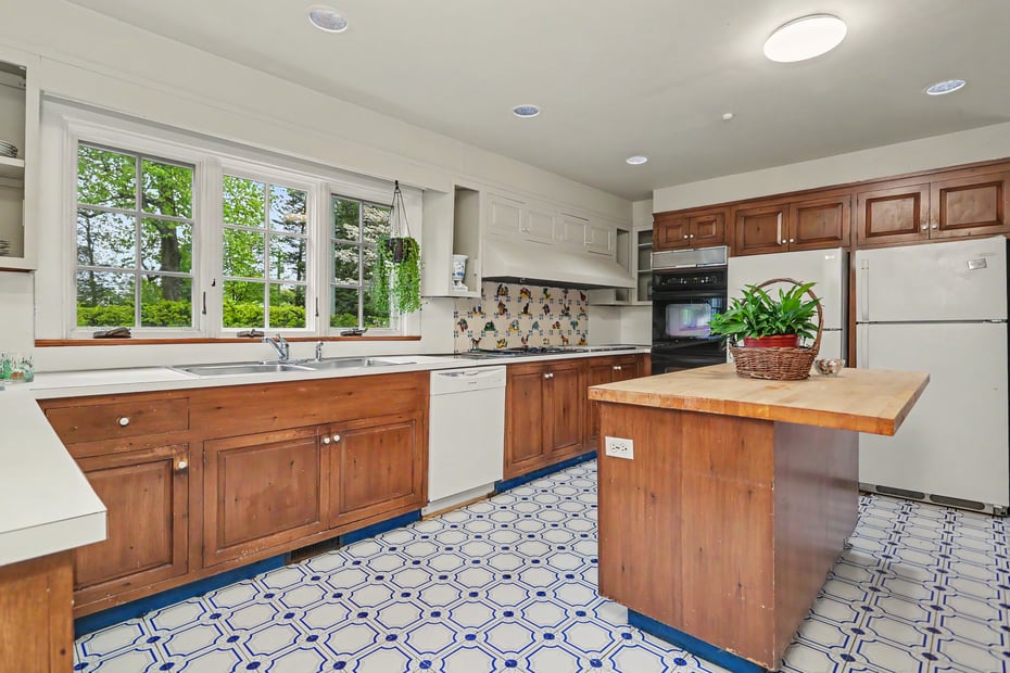 530 Roxbury Road Photo 16
