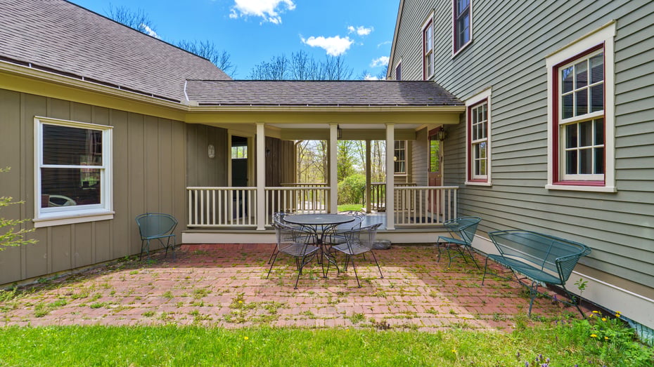 260 Maple Ave Photo 34