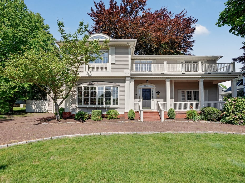 152 West River Street Photo 1