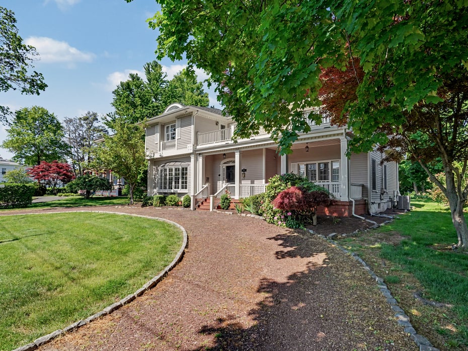 152 West River Street Photo 3
