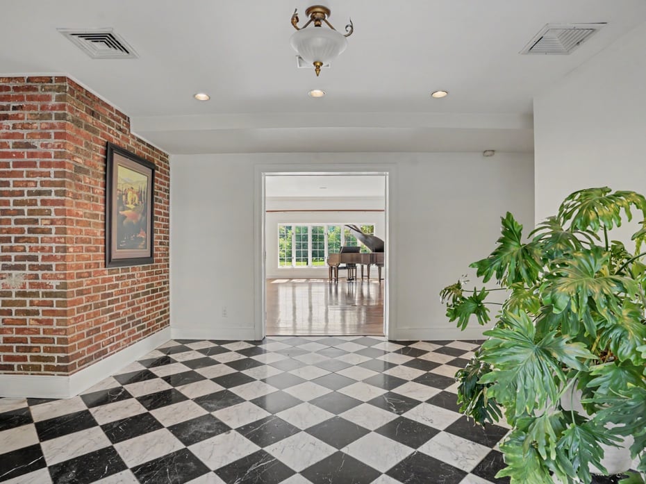 152 West River Street Photo 13