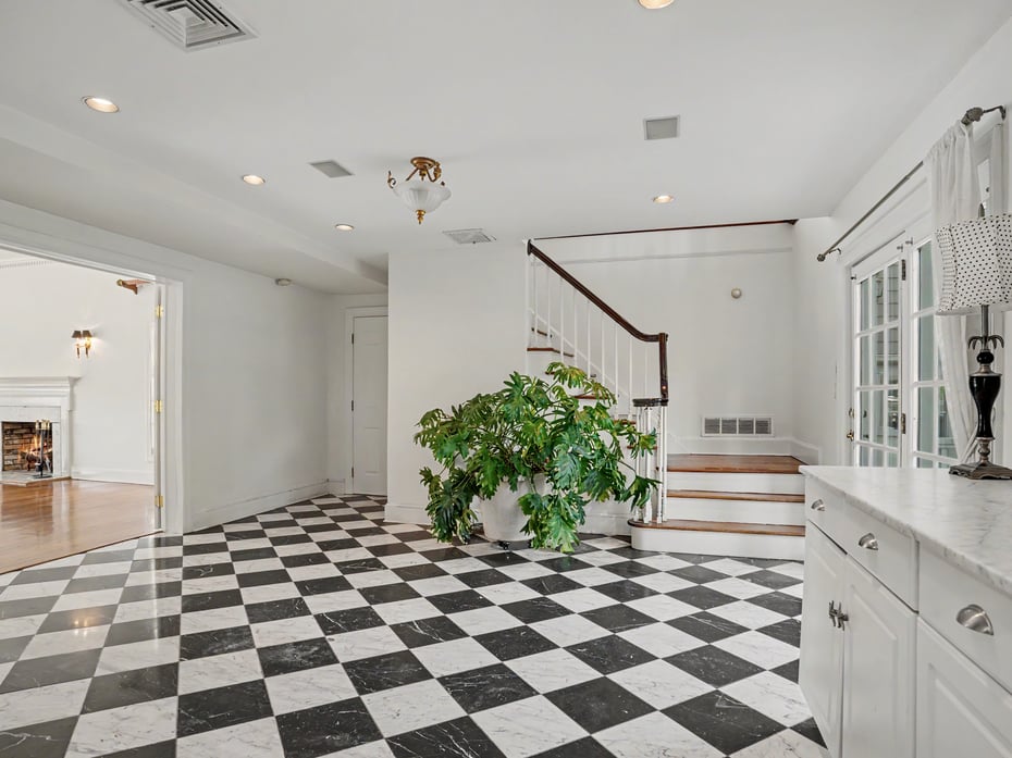 152 West River Street Photo 14