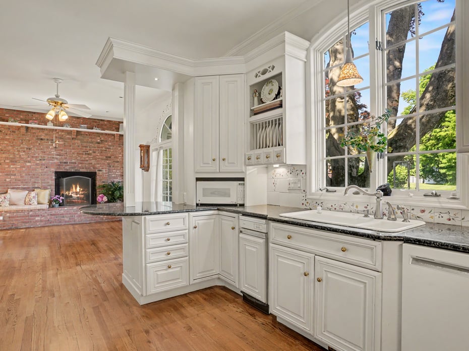 152 West River Street Photo 15