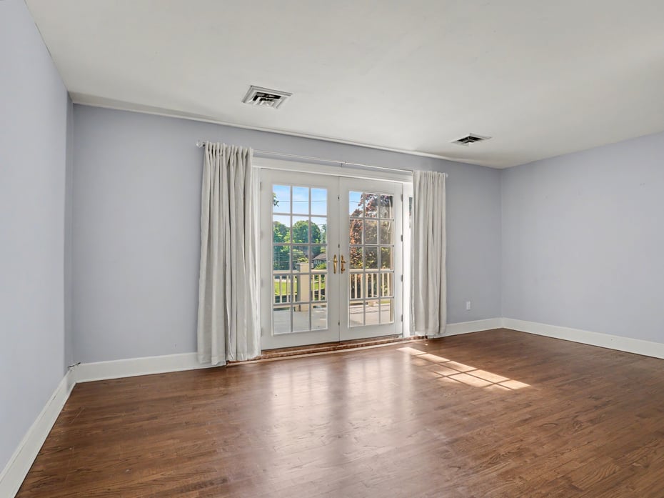 152 West River Street Photo 30