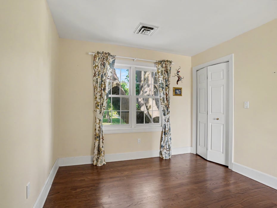 152 West River Street Photo 32
