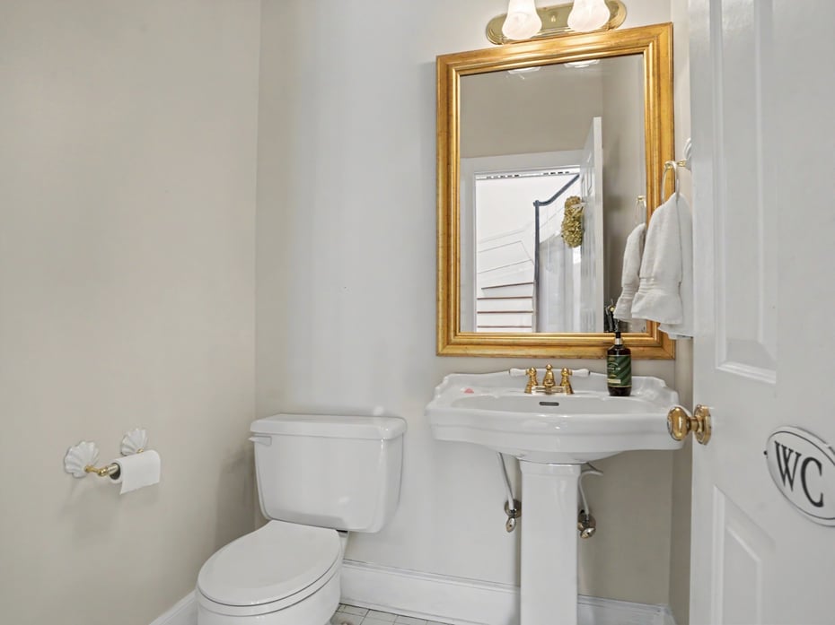 152 West River Street Photo 34