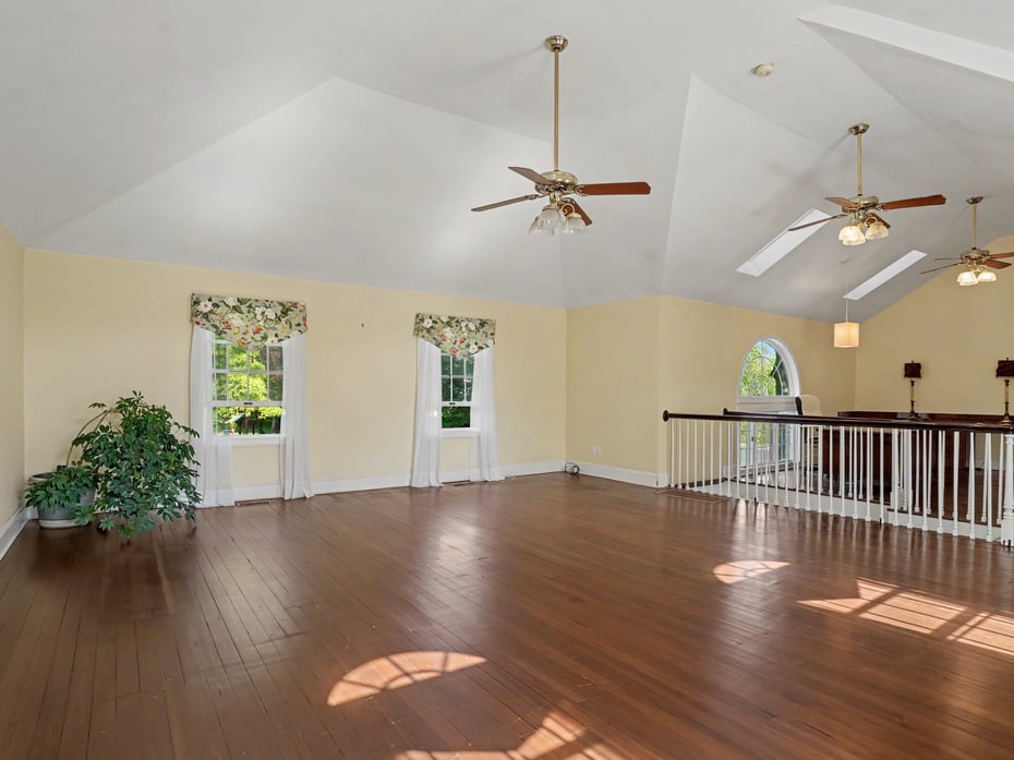 152 West River Street Photo 36