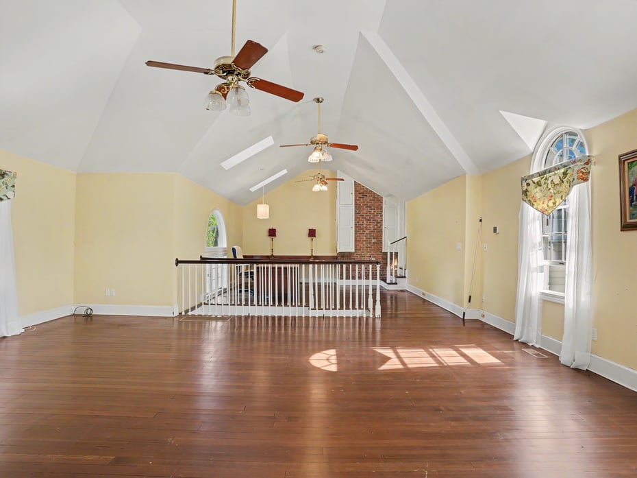 152 West River Street Photo 37