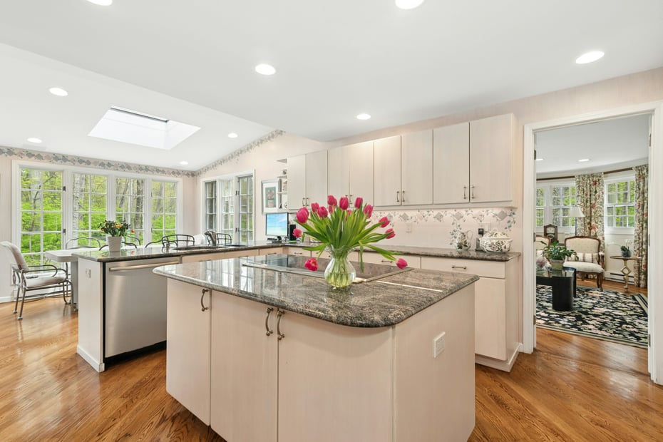 95 Alexandra Drive Photo 15