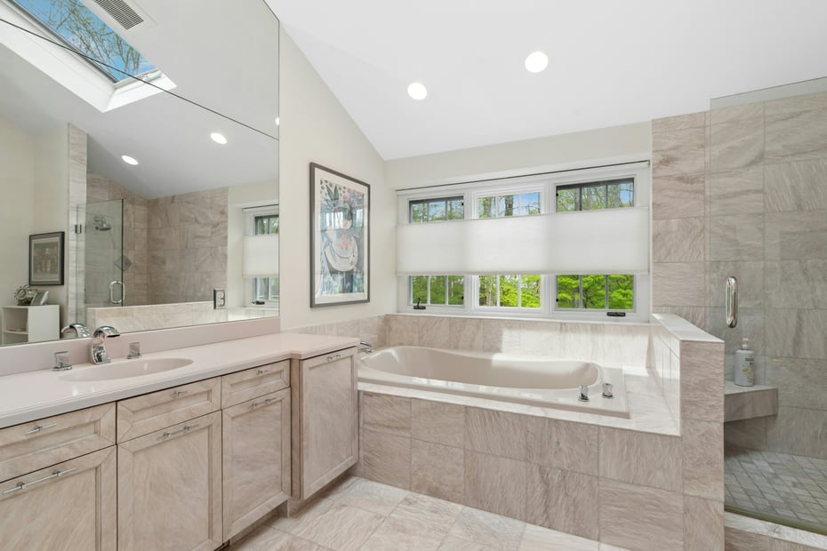 95 Alexandra Drive Photo 24