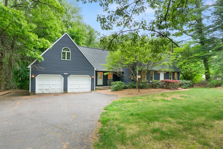 339 Meadow Road Photo 3