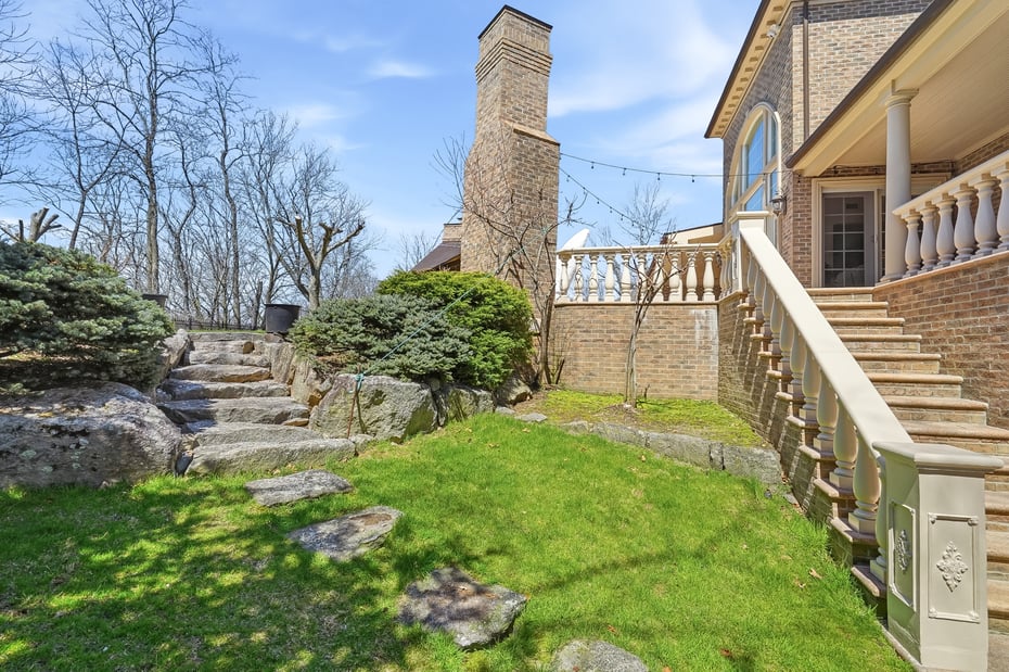 590 West Street Photo 27