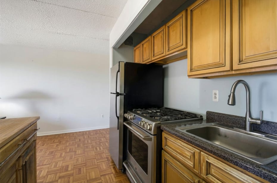 687 Bronx River Road  #6C Photo 10