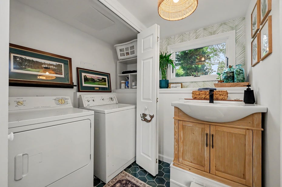 240 Third Avenue Photo 26