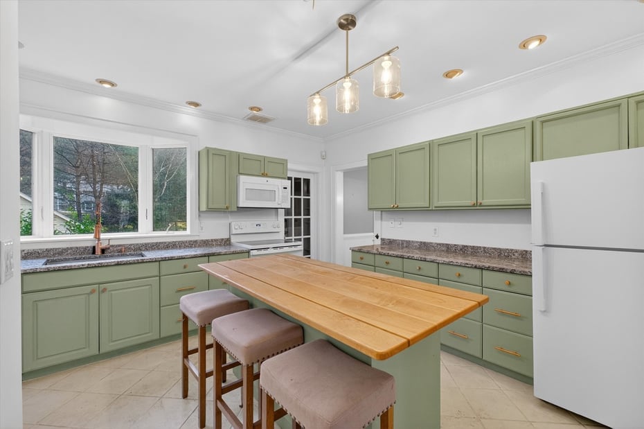484 Bedford Road Photo 13