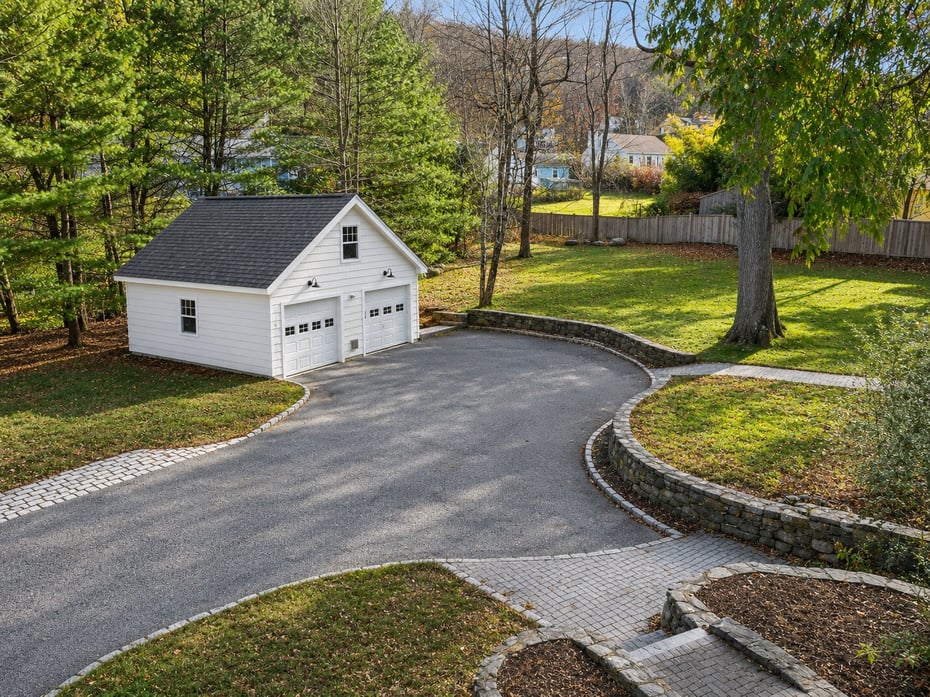 484 Bedford Road Photo 30