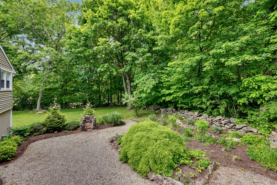 27 Apple Lane Photo 35