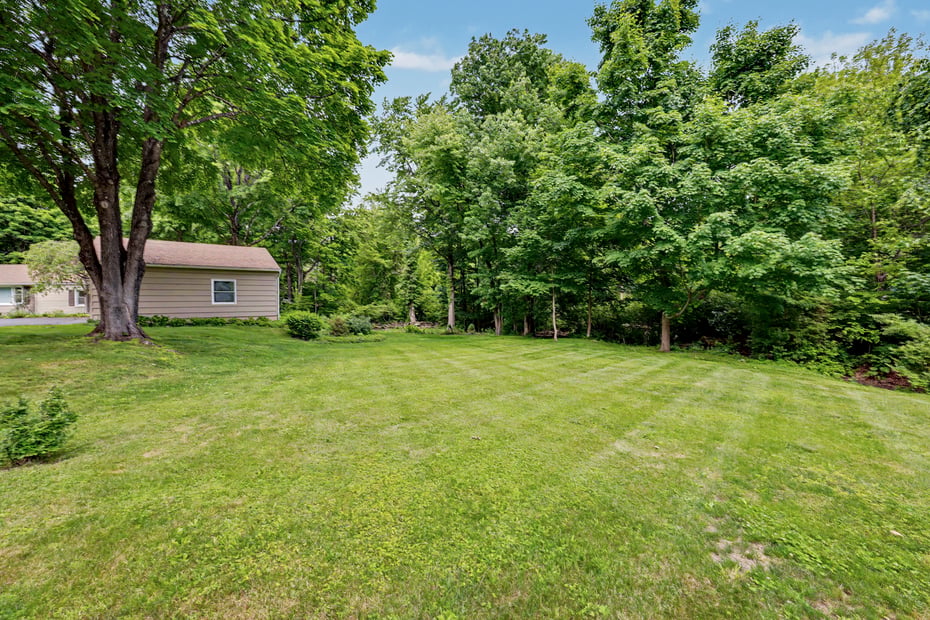 27 Apple Lane Photo 36