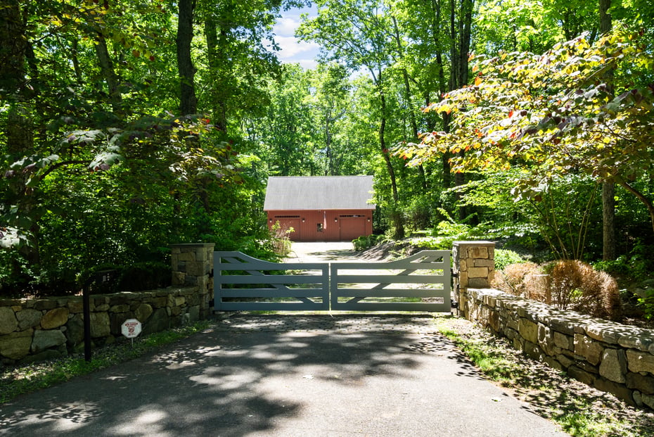 81 Lukes Wood Road Photo 35