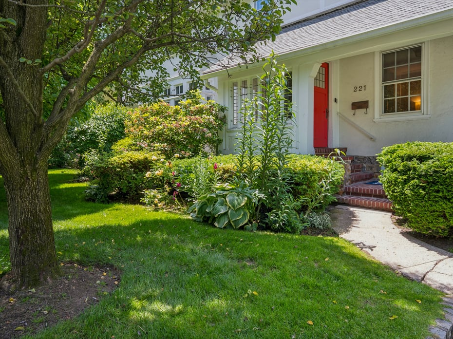 221 Highbrook Avenue Photo 1