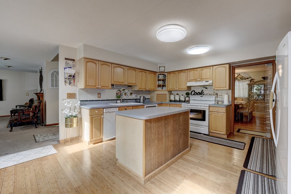 300 Hilltop Road Photo 14