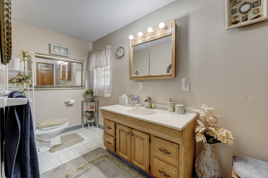 300 Hilltop Road Photo 24