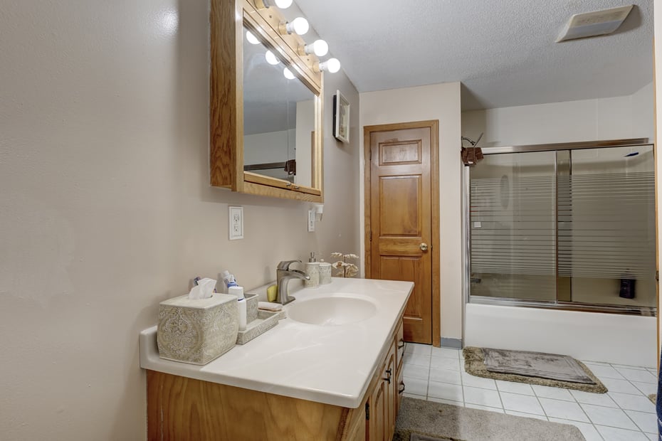 300 Hilltop Road Photo 25