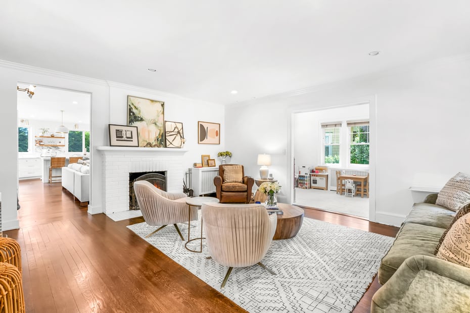 230 Rockingstone Avenue Photo 3