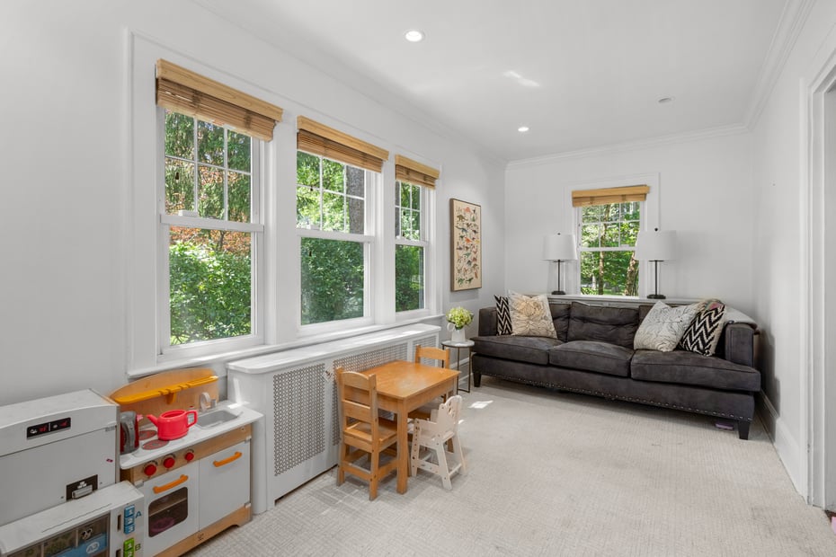 230 Rockingstone Avenue Photo 8